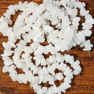 chips calcédoine blanche