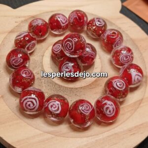 perles vernissées rouges