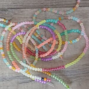fil de perles givrées - multicolores - 4 mm