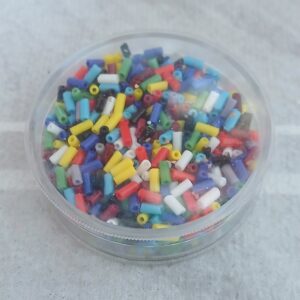 Perles rocailles tubes -5x2mm multicolores- environ 25 gr