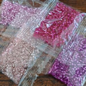 20 gr environ - perles de rocailles 2x1,6 mm - tons rose - lot 6