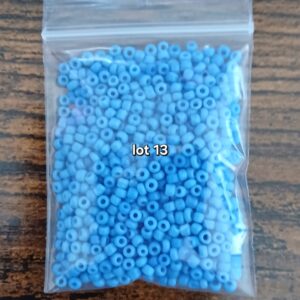 10 gr environ - perles de rocailles 2 mm - bleu - lot 13