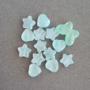 lot étoiles coeurs bleus - 8 mm - 13 perles + 1 papillon