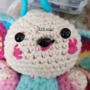 lot de 5 nez pour amigurumi. Taille : 8 x6 mm Le lot contient 5 nez + 5 bloqueurs de protection.