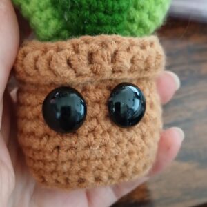 lot de 4 yeux pour amigurumi. Taille : 15 mm Le lot contient 4 yeux + 4 bloqueurs de protection.