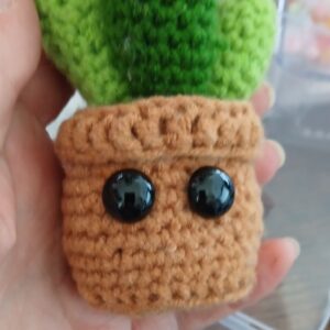 lot de 4 yeux pour amigurumi. Taille : 12 mm Le lot contient 4 yeux + 4 bloqueurs de protection.