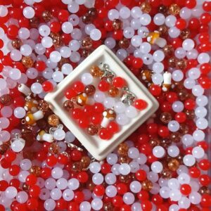 collection de perles acryliques rouge et blanche, cueillette des champignons